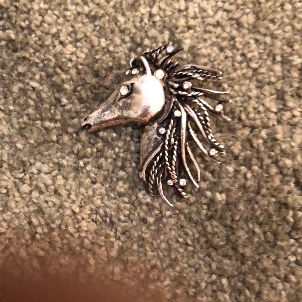 Horse brooch